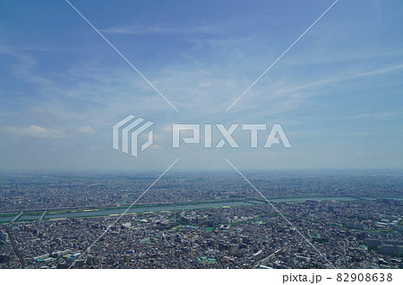 猛暑日の遠くが霞んでいる東京スカイツリーからの眺め 猛暑日の遠くが霞んでいる東京スカイツリーからの眺め 82908638