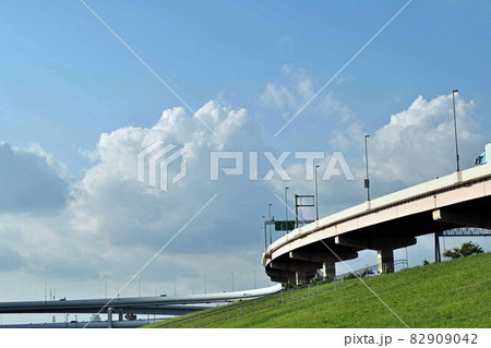 【東京都足立区】荒川河川敷 首都高江北JCT付近 【東京都足立区】荒川河川敷 首都高江北JCT付近 82909042