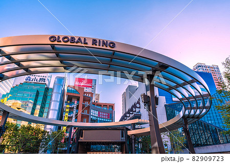 日本の東京都市景観　池袋西口公園などを望む 82909723