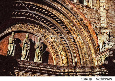 Statues on the entrance of a church in Perugia 82909989