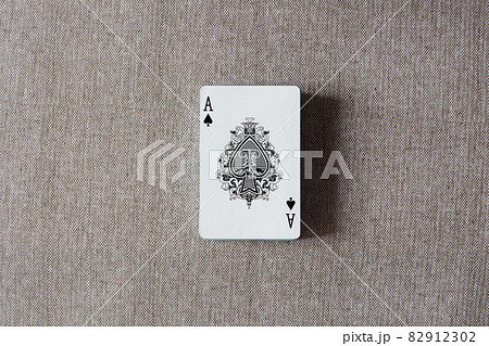 一般的なトランプのカード 82912302
