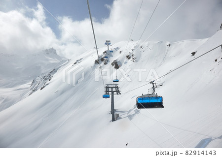 Ski lift at a ski resort Ski lift at a ski resort 82914143