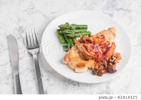 豚ロースの茸トマトソース 豚ロースの茸トマトソース 82914325