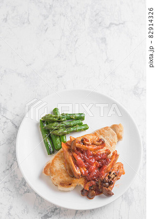 豚ロースの茸トマトソース 82914326