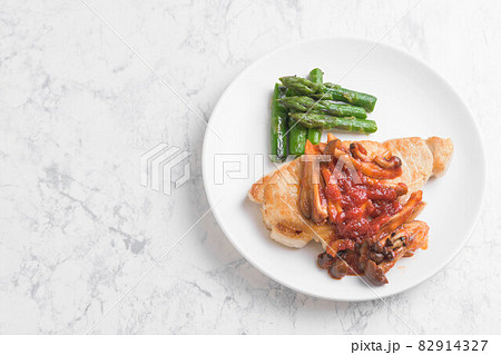 豚ロースの茸トマトソース 豚ロースの茸トマトソース 82914327