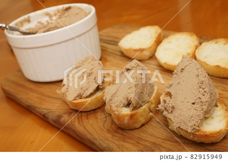 レバーペーストのブルスケッタ 82915949