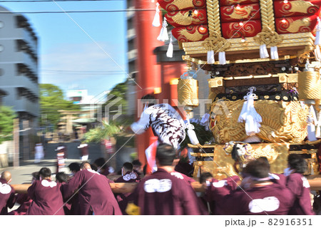 海神社の秋祭り　布団太鼓の巡行をスローシャッターで 82916351