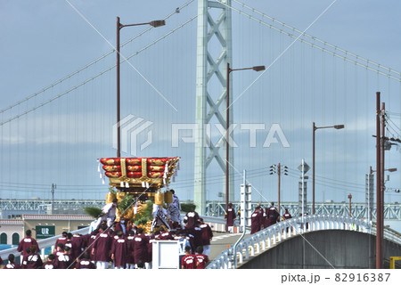 海神社の秋祭り　布団太鼓の巡行をスローシャッターで 82916387