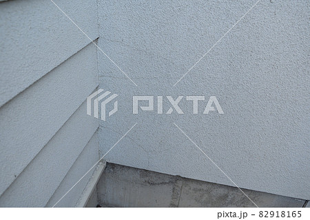 家屋外壁のひび割れのイメージ 82918165