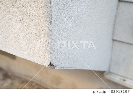 家屋外壁のひび割れのイメージ 82918197