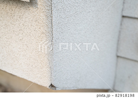 家屋外壁のひび割れのイメージ 82918198
