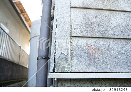家屋外壁のひび割れのイメージ 82918243