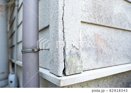 家屋外壁のひび割れのイメージ 82918343