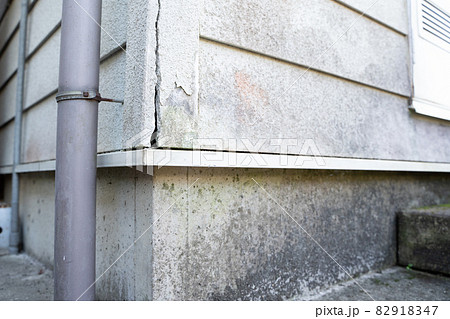 家屋外壁のひび割れのイメージ 82918347