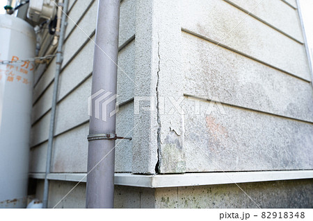 家屋外壁のひび割れのイメージ 82918348