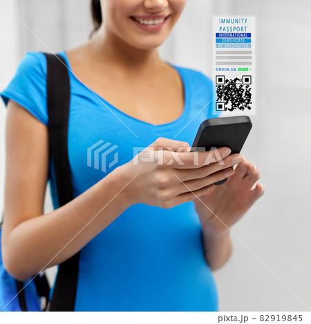 student with certificate of vaccination in phone 82919845