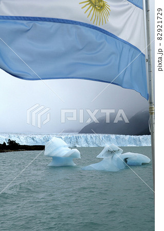 Patagonia, Lake Argentino, Andes Mountains, Perito Moreno Glacier in Patagonia Glaciares National Park 82921729