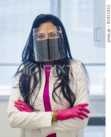 Portrait of female doctor wearing face mask and face shield 82921852