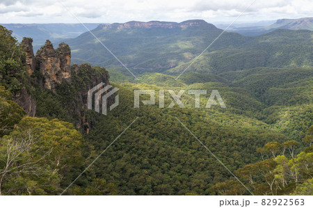 Australia, New South Wales, Three Sisters rock formation with Mount Solitary and Jamison Valley in Blue Mountains National Park seen from Echo Point Lookout Australia, New South Wales, Three Sisters rock formation with Mount Solitary and Jamison Valley in Blue Mountains National Park seen from Echo Point Lookout 82922563