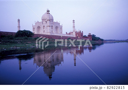 India, Uttar Pradesh, Agra, Taj Mahal reflecting in river 82922815