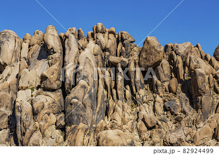 USA, California, Lone Pine, Alabama Hills rock formations in Sierra Nevada Mountains USA, California, Lone Pine, Alabama Hills rock formations in Sierra Nevada Mountains 82924499