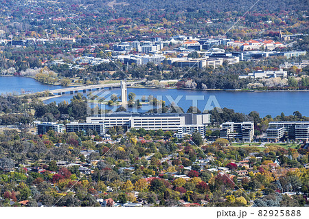 Australia, Australian Capital Territory, Canberra, Cityscape with Lake Burley Griffin 82925888