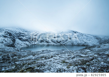 Australia, New South Wales, Mountain lake at Charlotte Pass in Kosciuszko National Park Australia, New South Wales, Mountain lake at Charlotte Pass in Kosciuszko National Park 82925905