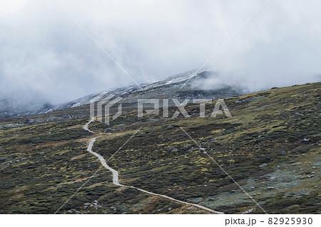 Australia, New South Wales, Hiking trail in mountains at Charlotte Pass in Kosciuszko National Park Australia, New South Wales, Hiking trail in mountains at Charlotte Pass in Kosciuszko National Park 82925930