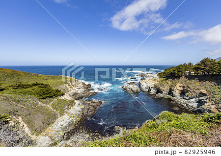 Usa, California, Big Sur, Pacific Ocean coastline with cliffs 82925946