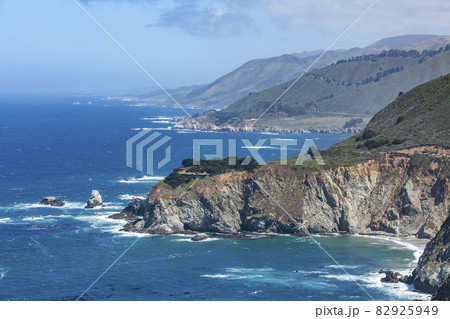 Usa, California, Big Sur, Pacific Ocean coastline with rocky cliffs 82925949