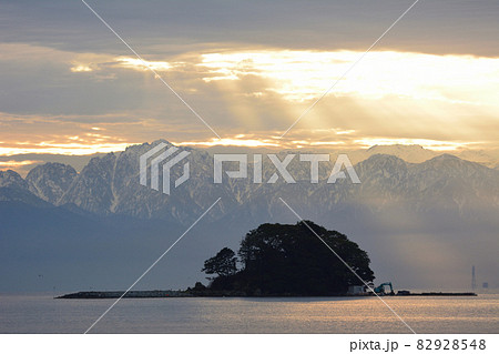 唐島と立山連峰 唐島と立山連峰 82928548