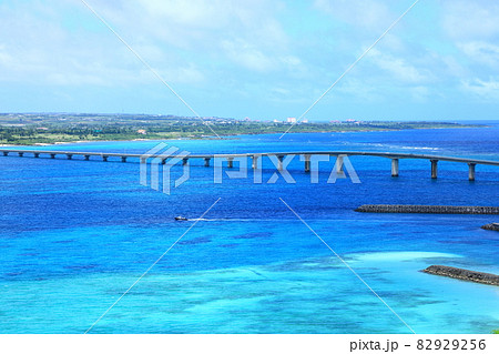 竜宮城展望台から見た来間大橋と宮古島市街地風景 竜宮城展望台から見た来間大橋と宮古島市街地風景 82929256
