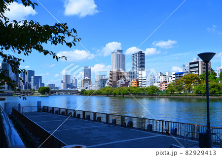 大阪　大川の八軒家浜から見た風景 82929413
