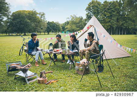 アウトドア　キャンプのすすめ 82930967