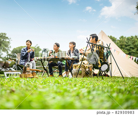 アウトドア　キャンプのすすめ 82930983