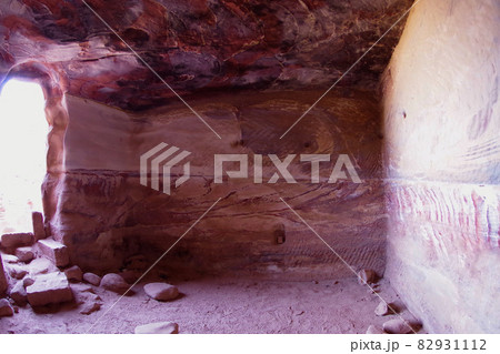 ヨルダン ペトラ遺跡 渓谷 世界遺産 ヨルダン ペトラ遺跡 渓谷 世界遺産 82931112
