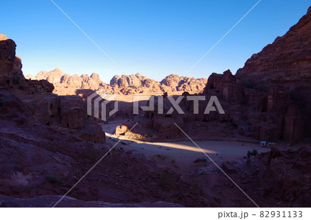 ヨルダン ペトラ遺跡 渓谷 世界遺産 ヨルダン ペトラ遺跡 渓谷 世界遺産 82931133