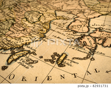 アンティークの世界地図　台湾と沖縄 82931731