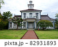 改修中の白い洋館 82931893