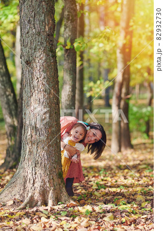 Portrait of mom with daughter Portrait of mom with daughter 82932730