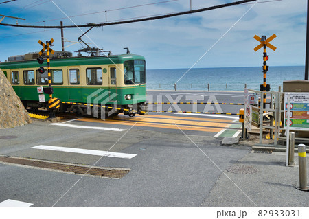 鎌倉高校前駅の踏切（神奈川県鎌倉市） 82933031