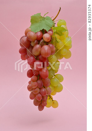 Red And White Grapes Bunches Isolated 82935374