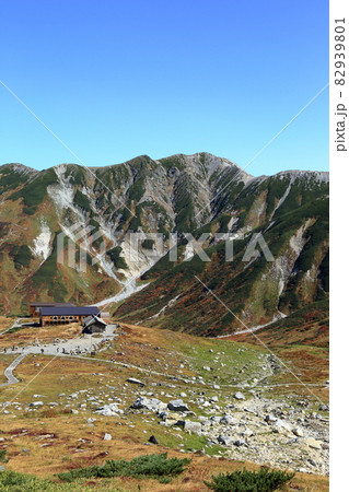 秋の室堂山展望台の登山道から望む室堂平方面の景色 秋の室堂山展望台の登山道から望む室堂平方面の景色 82939801