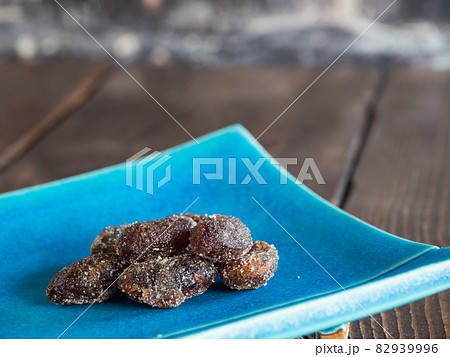 煮豆に砂糖や蜜をかけて作った和菓子の甘納豆。 82939996