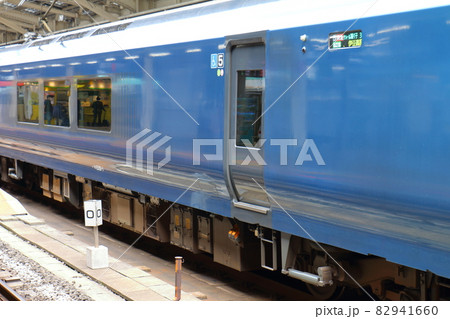 東京駅 東海道線・上野東京ラインのゼロキロポスト 8・9番線 東京駅 東海道線・上野東京ラインのゼロキロポスト 8・9番線 82941660