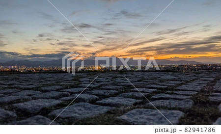 モエレから望む、夕焼けの札幌の街並み 82941786