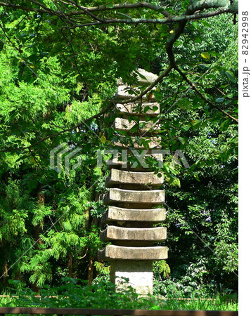 奈良明日香村檜前にある於美阿志(おみあし)神社にある平安時代の美しい「石塔婆」もとは「十三重」 奈良明日香村檜前にある於美阿志(おみあし)神社にある平安時代の美しい「石塔婆」もとは「十三重」 82942998