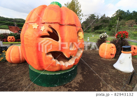 ハロウィーン カボチャのオブジェ ジャック・オー・ランタンの写真素材