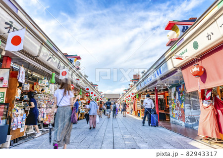 東京の都市風景　浅草寺・仲見世商店街 82943317