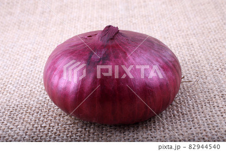 Cipollini onion (Italian pearl onion) on bagging 82944540
